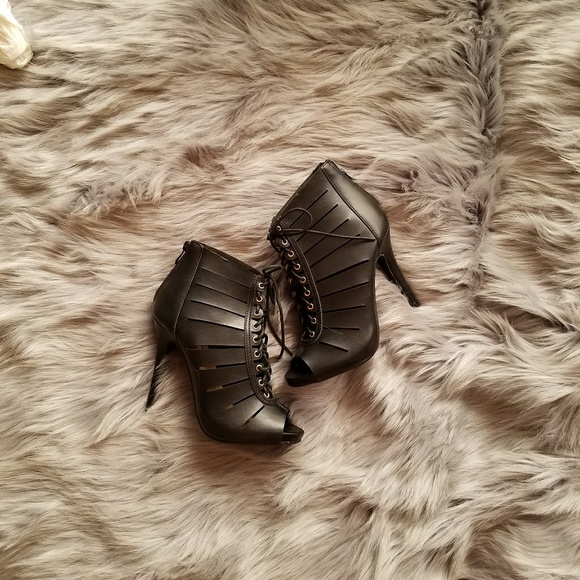 🖤 Vegan Lace Up Ankle Booties - Picture 2 of 2